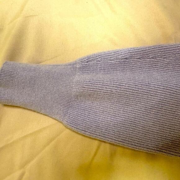 Forever 21 Sweater - Picture 3 of 6